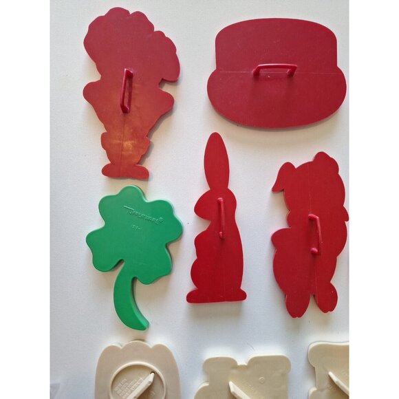 Tupperware & Hutzler 19 Holiday Plastic Cookie Cutters Christmas Easter Vintage - Picture 9 of 14